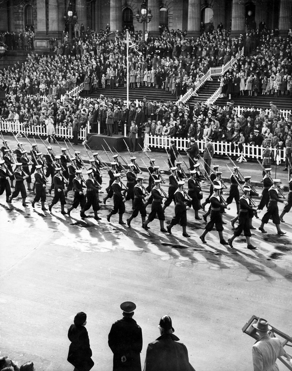 Victory Day march in Melbourne, Melbourne City (c. 1946)