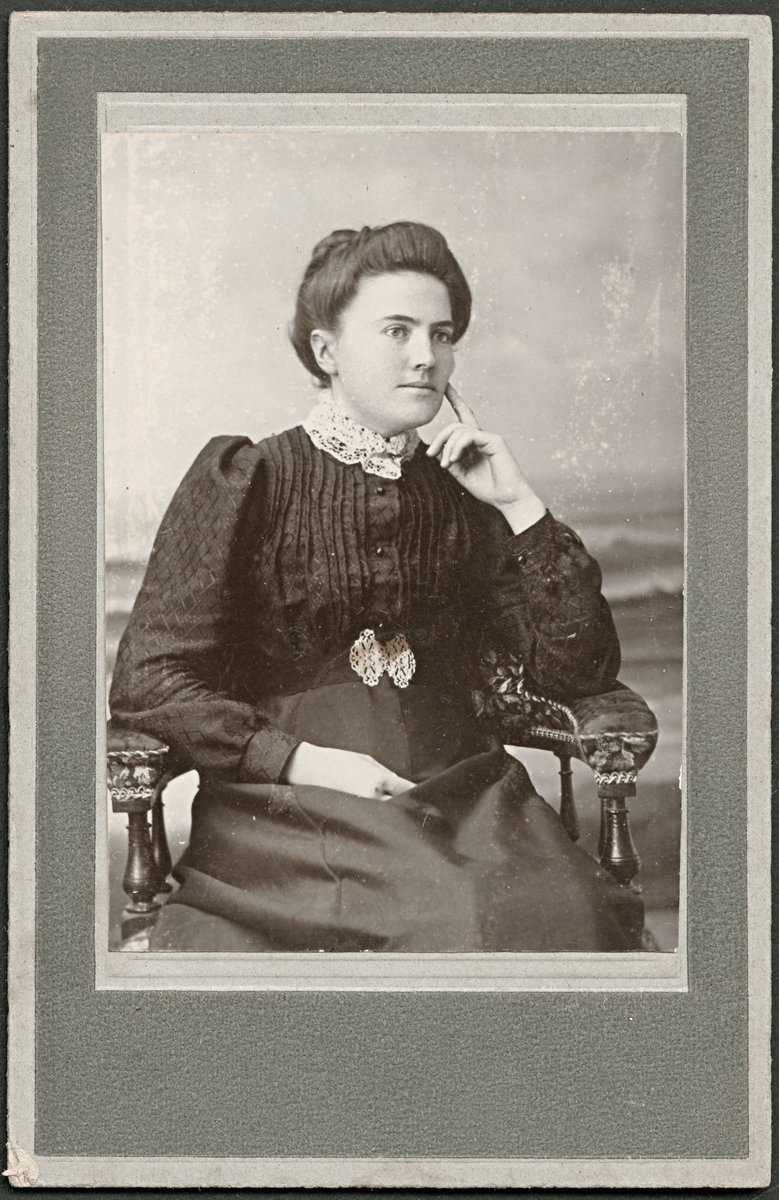 Portrait photographs by James C. Foyle of Warrnambool and Melbourne, Vic (1882–1919)