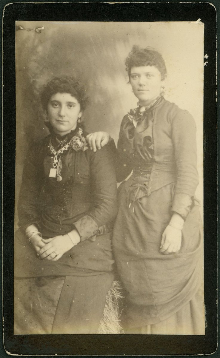Portrait photographs by Elite photographic studios of Toowoomba, Melbourne and Goulburn (1887–1940)