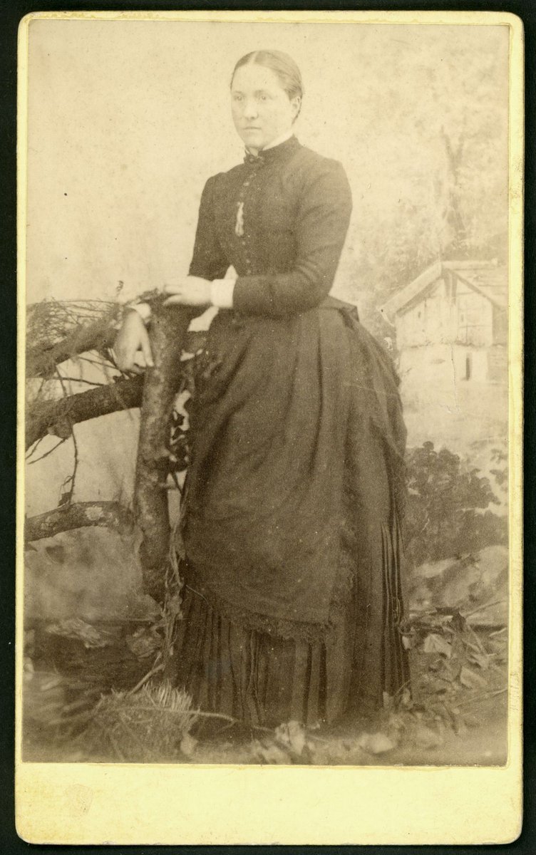 Portrait photographs by the Davis Brothers of Fitzroy and Horsham, Vic (1875–89)
