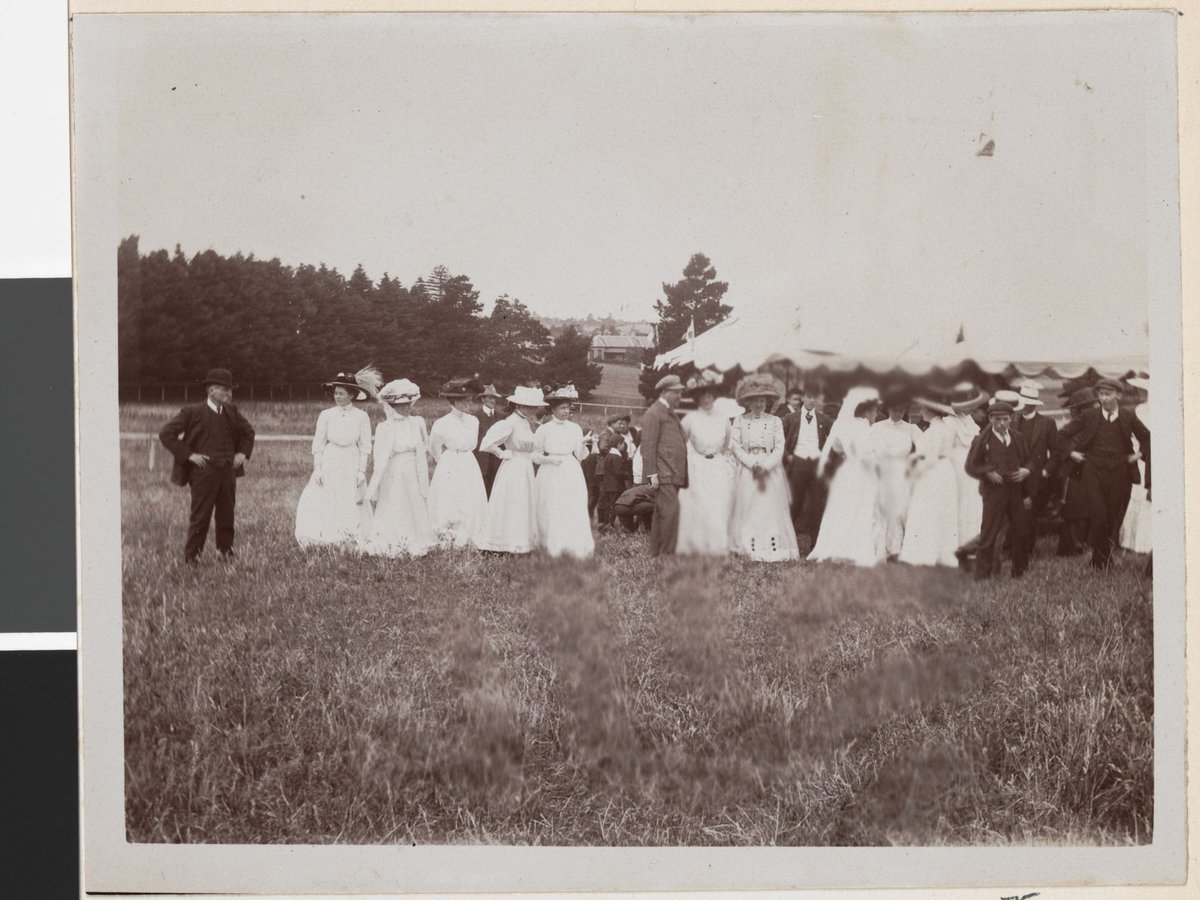 "City Newsboys' Picnic, Melbourne, State Government House, Dec. 1909", Melbourne City