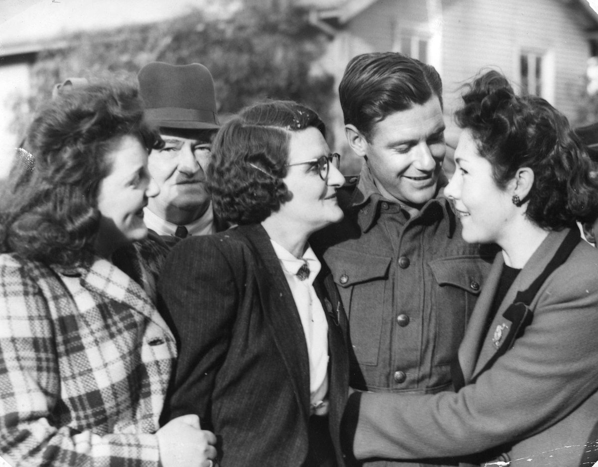Corp. C. Selleck, of Prahran (Vic.) reuniting with family after five years of service (1942–48)