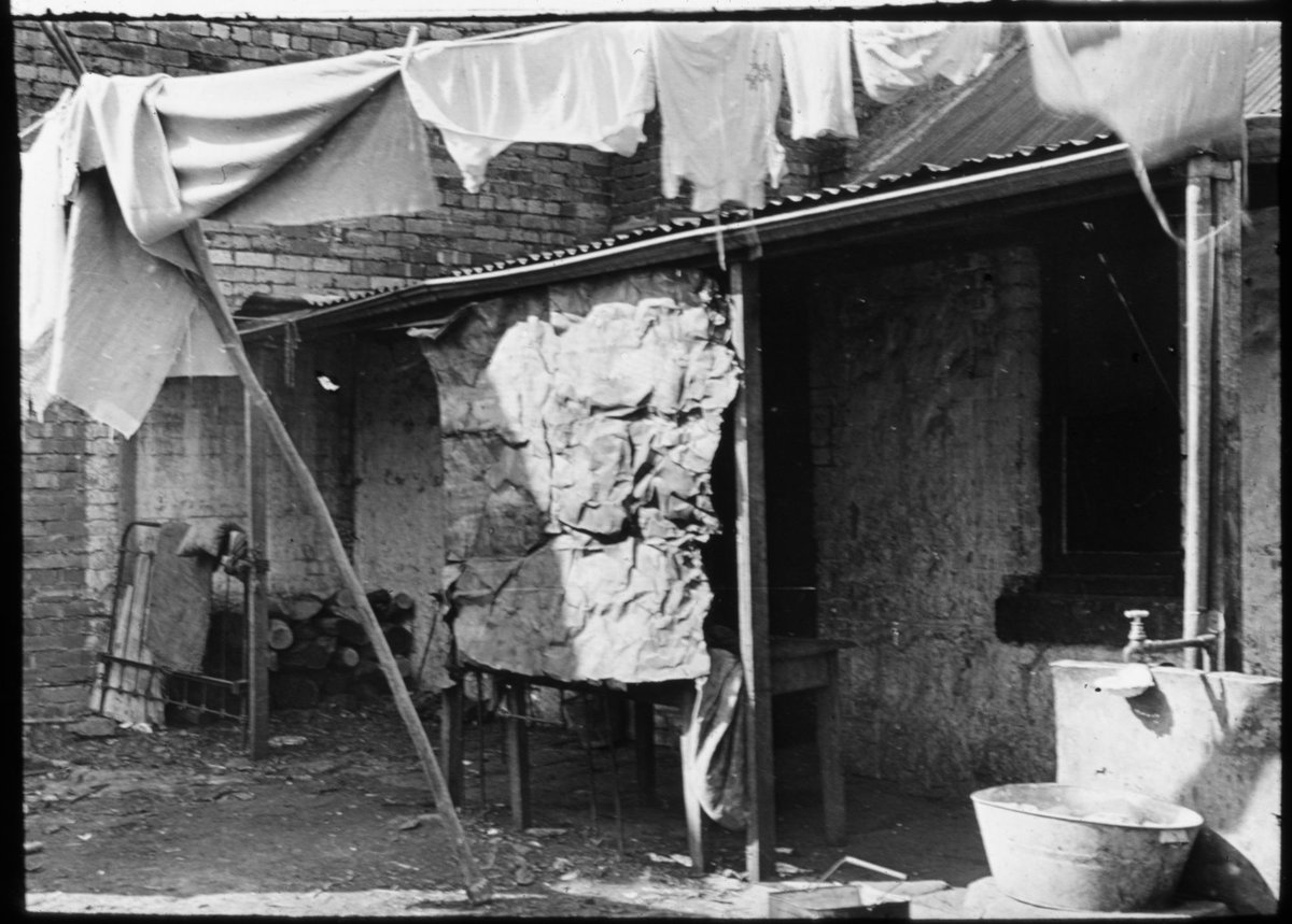 [Collingwood]. Rear of No. 5 Hood Street (c. 1935)