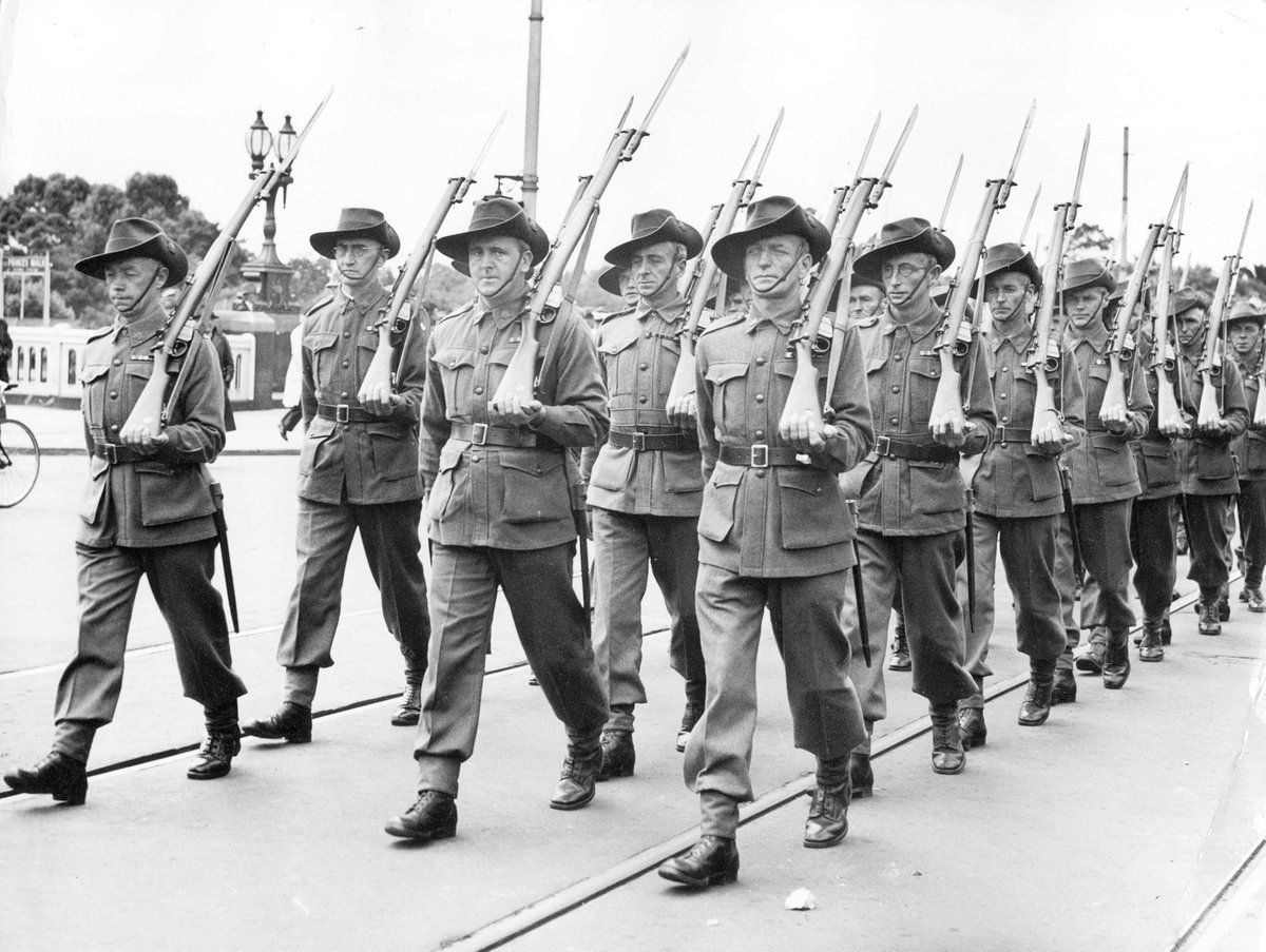 Returned Soldiers League march through Melbourne streets (1940–45)