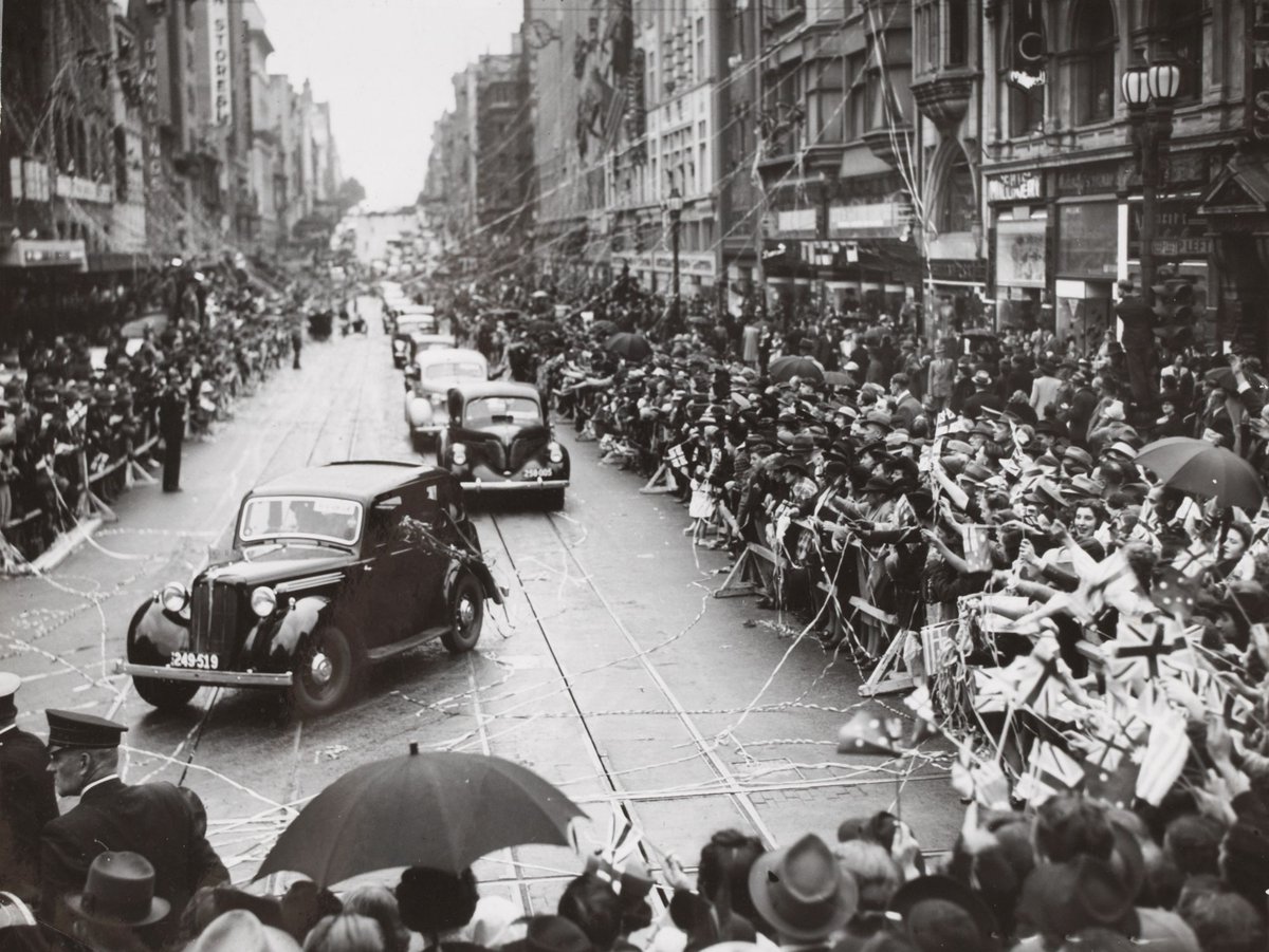 Parade of cars in Bourke Street, Melbourne, Melbourne City (1939–45)