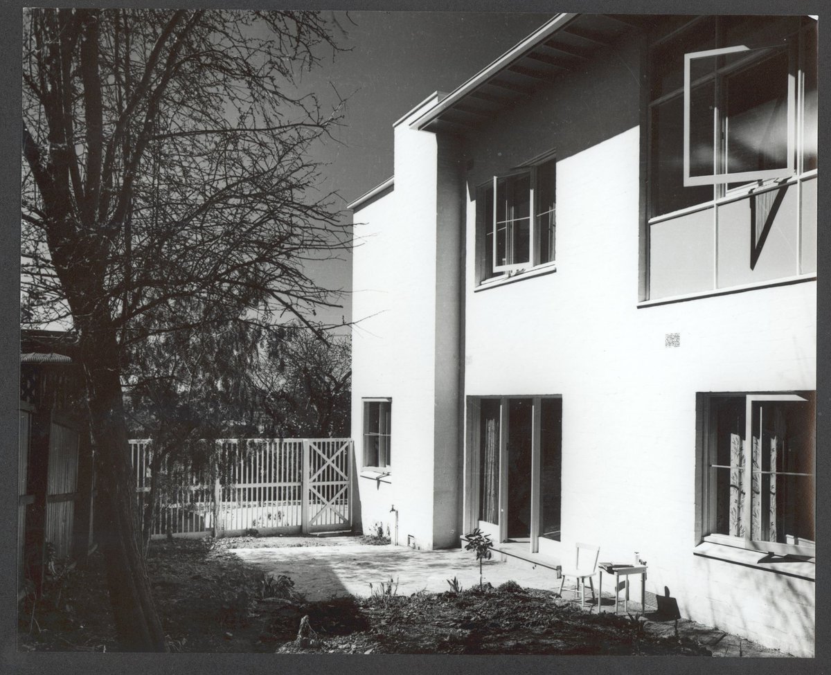 Flats in Darling St., South Yarra, by architect Roy Simpson (1947)