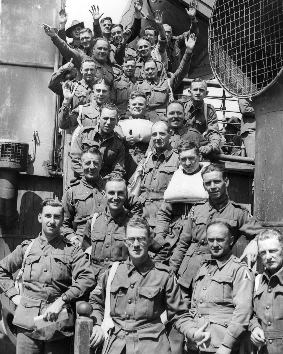 A.I.F. troops leaving from Port Melbourne for service overseas (1941)