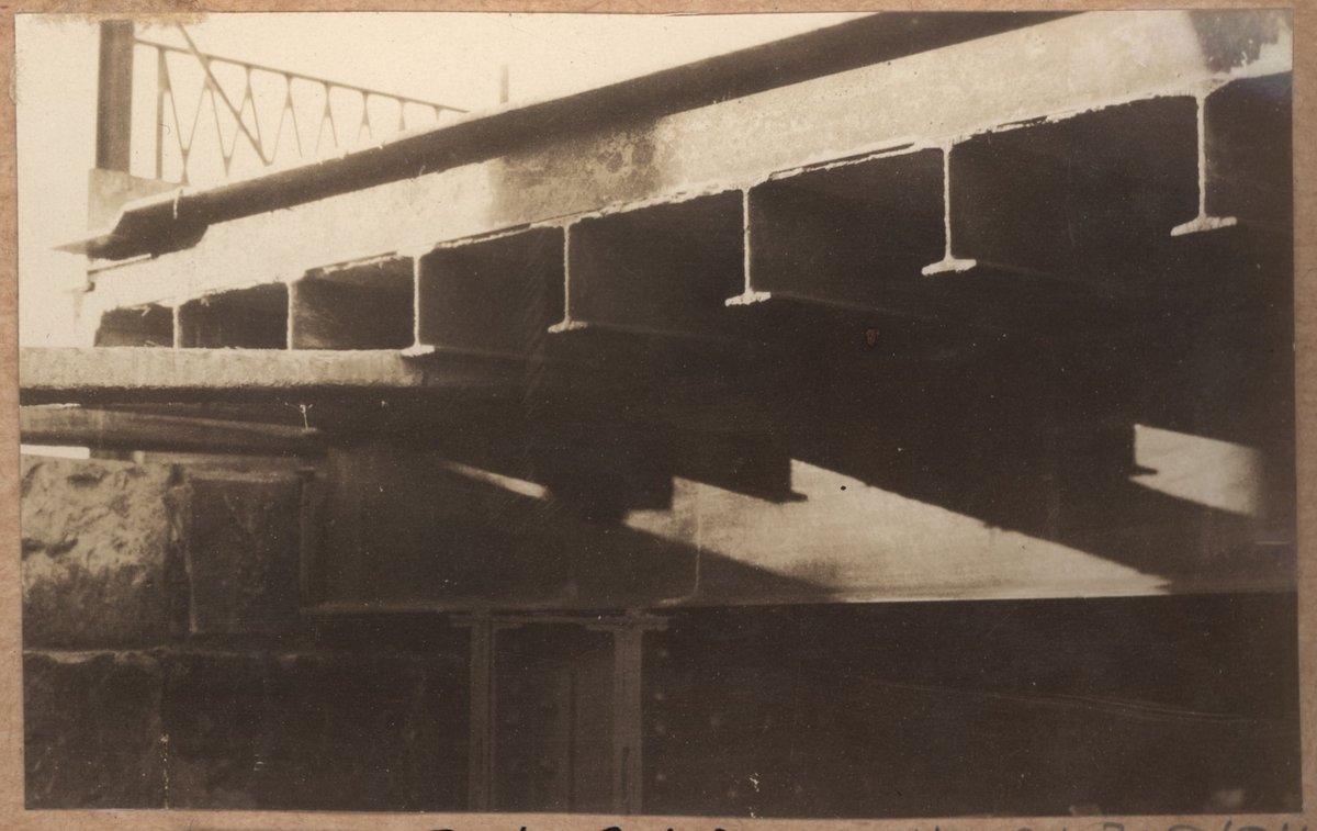 Reconditioning Hawthorn bridge - deck (1930)