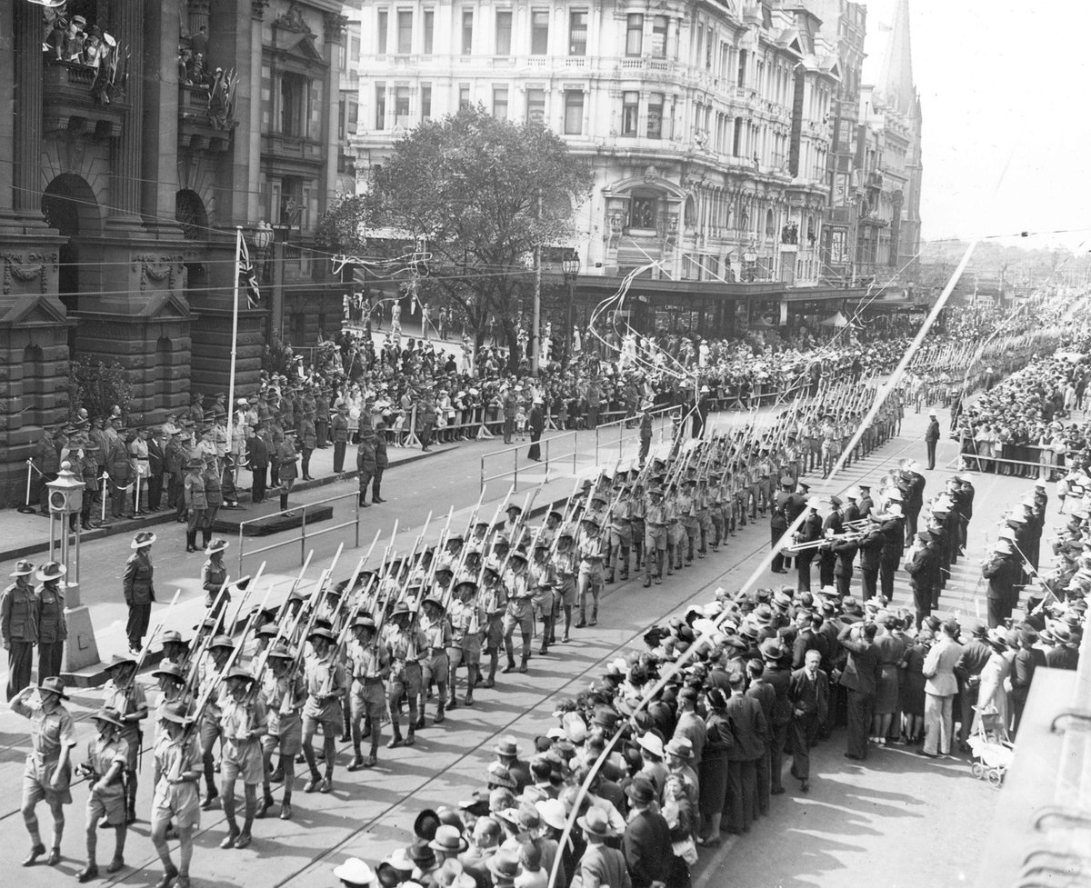 Australian soldiers in military marches in the streets of Melbourne, Melbourne City (1940–45)