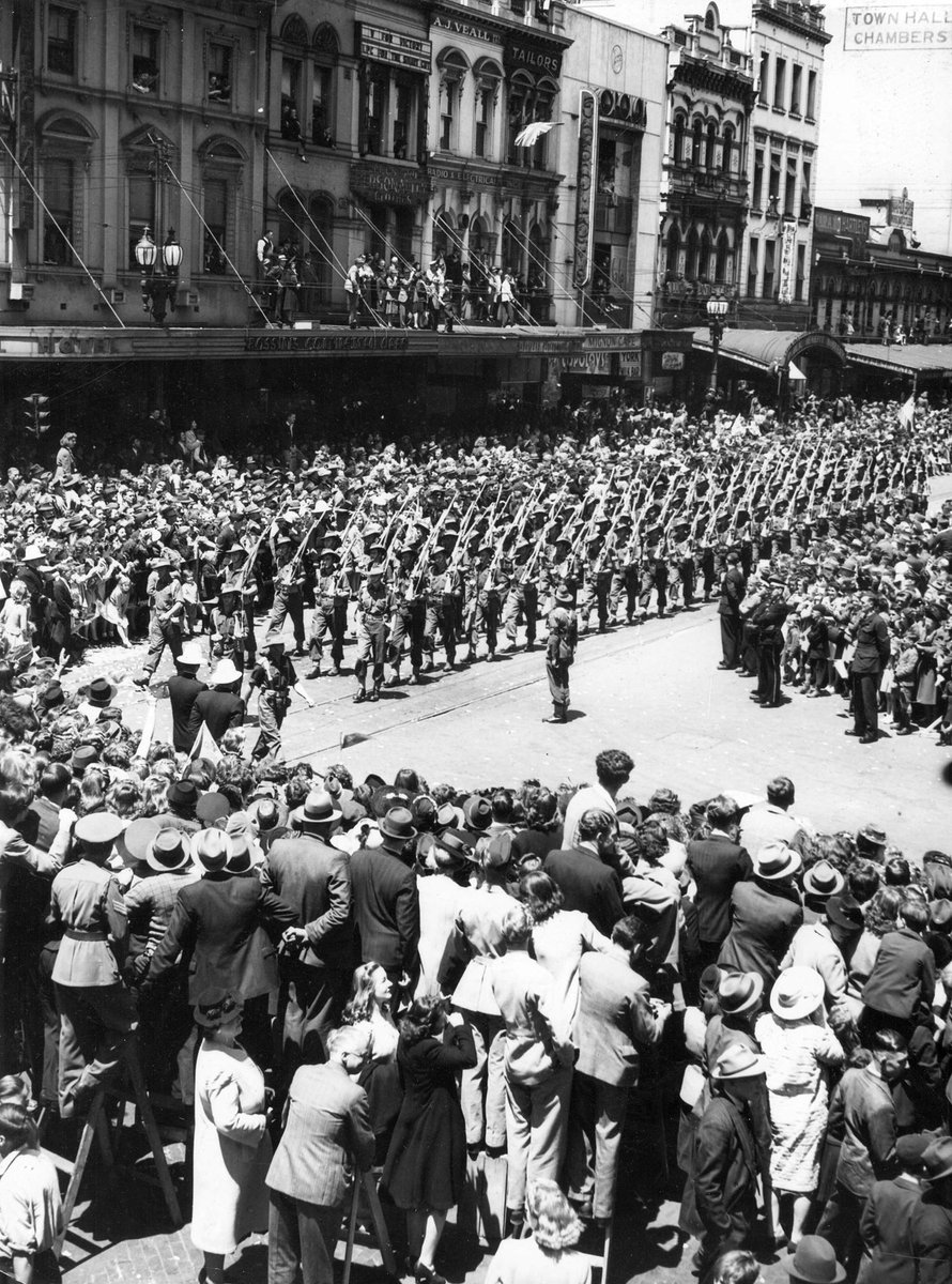 17th Brigade marching through Melbourne (1940–46)