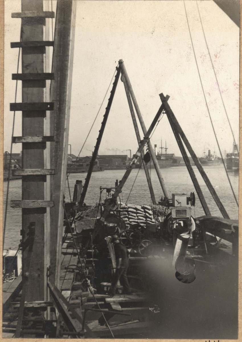 Spencer Street bridge - south pier, Melbourne City (1928)