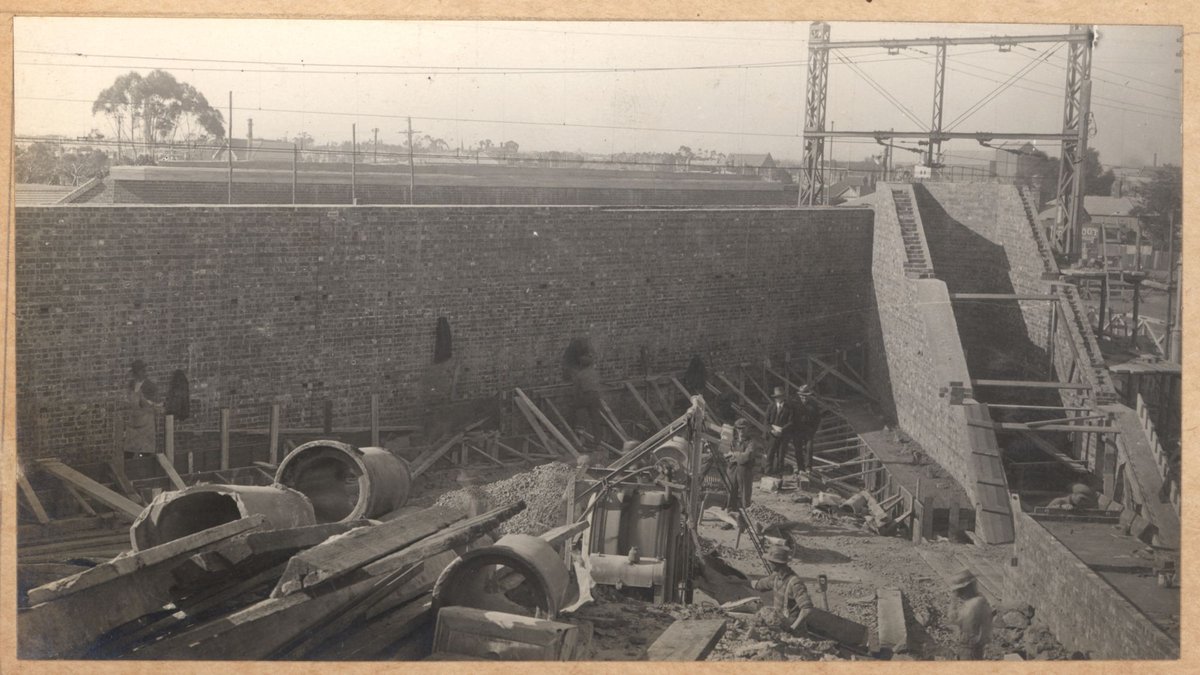 South Kensington to West Footscray, bridge at Geelong Road (1927–28)
