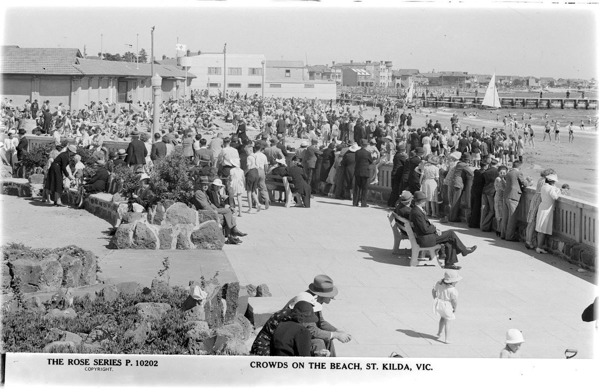 CROWDS ON THE BEACH, ST. KILDA, VIC, St Kilda (1920–54)