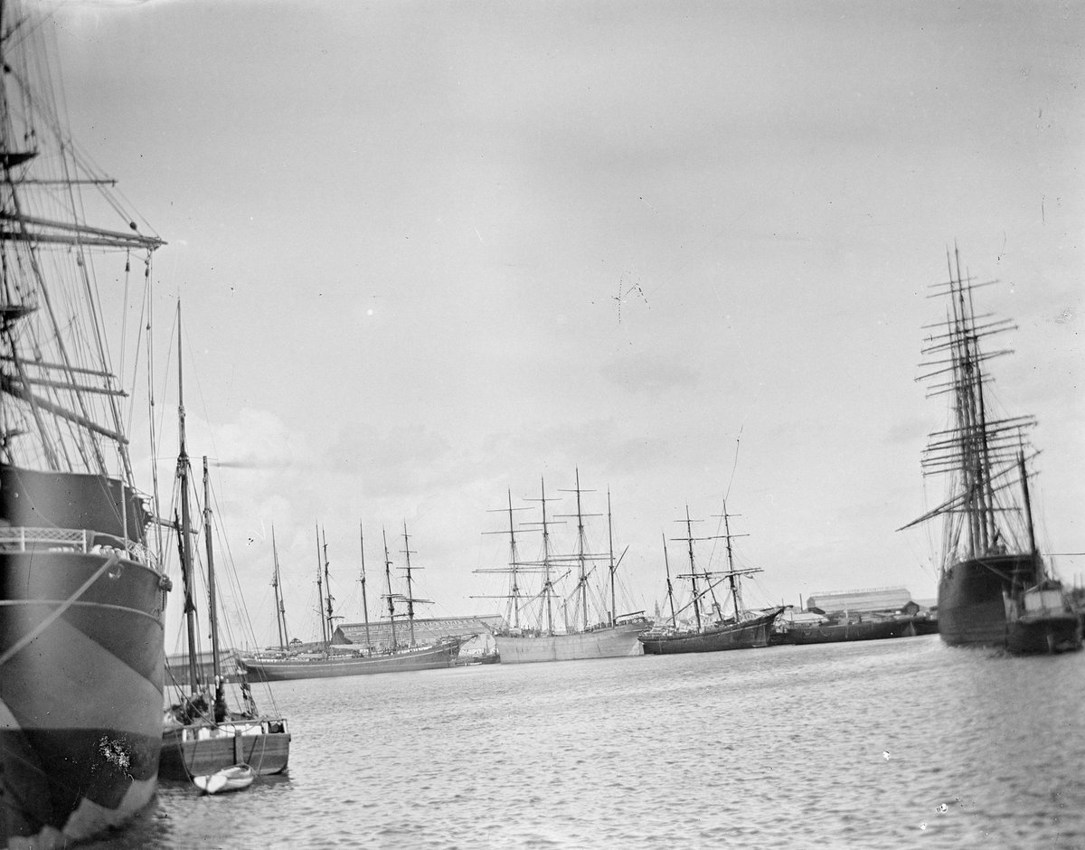 Yarra River Wharves, Swinging Basin, Shows Several Sailing Ships (1900–54)