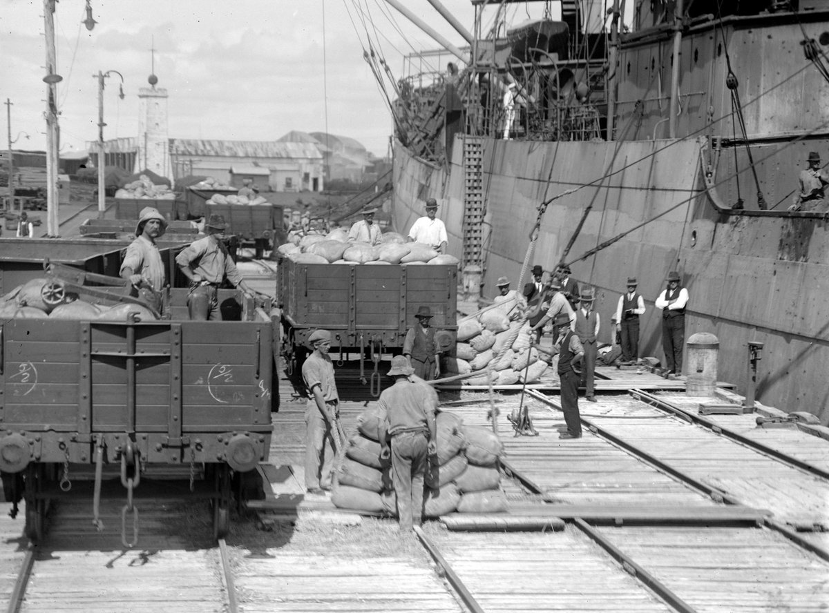 Port Melbourne loading wheat (1900–54)