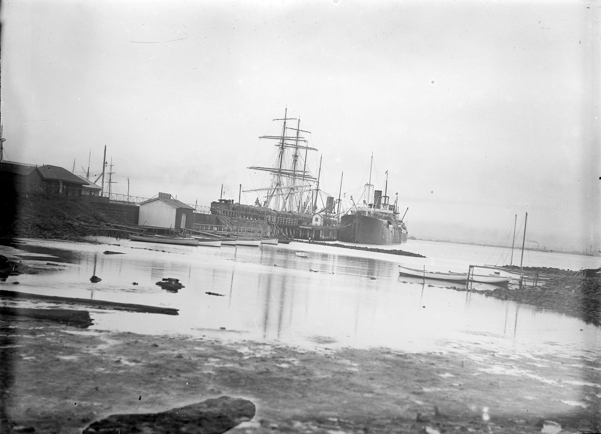 Unidentified ship in Gellibrand (formerly Railway) Pier, Williamstown (Vic) (1900–54)