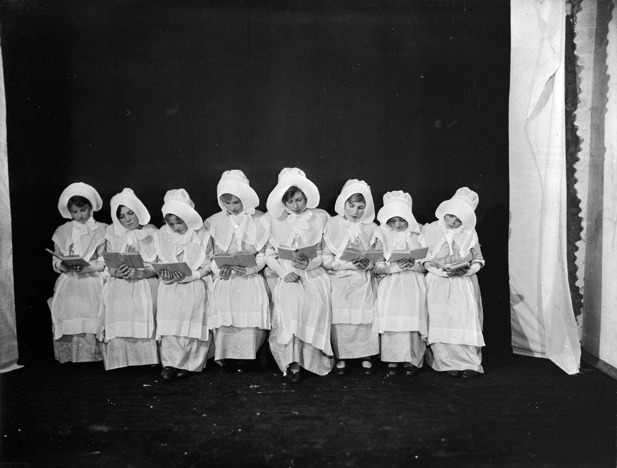 Essendon Ball - young girls with books (1916)