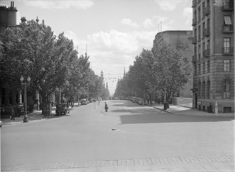 Collins Street from Spring Street intersection, Melbourne, 1945–54