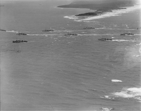 Fleet of ships entering Port Phillip Bay, 1925–40