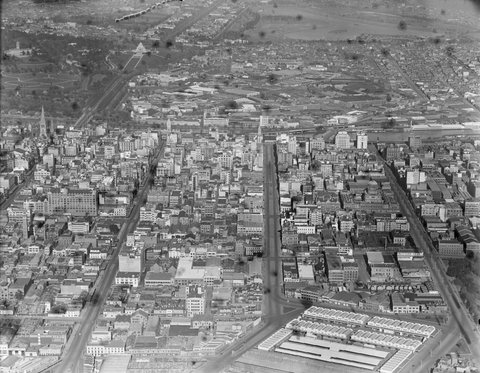 Melbourne streets between William and Swanston streets, looking to south east, 1938