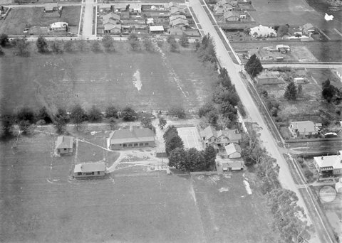 Aerial views of mansion and private home in and near Melbourne, 1927–33