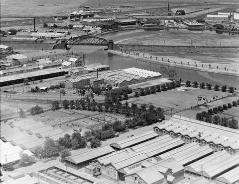 Railway bridge over Maribyrnong River, Mimosa Wool Scourers at Hobsons Road Kensington in foreground, 1939