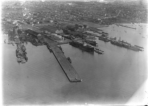 Port area, possibly Williamstown, 1933