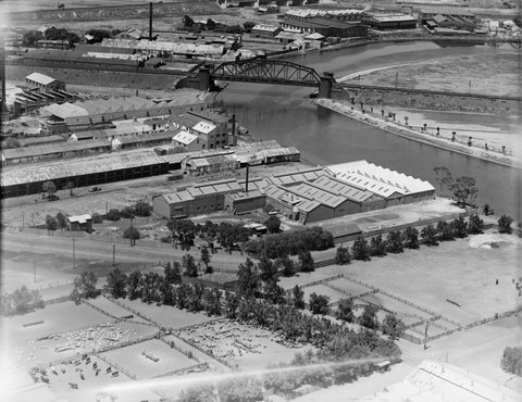 Railway bridge over Maribyrnong River, Mimosa Wool Scourers at Hobsons Road Kensington in foreground, 1939