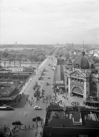 St. Kilda Road, Melbourne. Elevated view from corner Swanston and Flinders, looking across Princes Bridge to station, 1945–54
