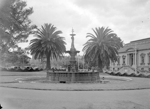 Fountain, Spring Street, 1945–54