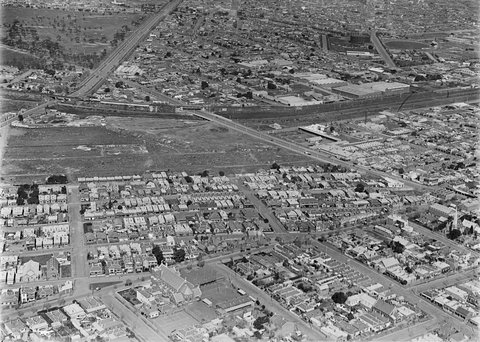 Intersection of Mount Alexander and Racecourse Roads, Flemington, 1925–34
