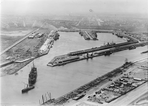 Victoria Docks Melb' [i.e. Melbourne], 1925–46