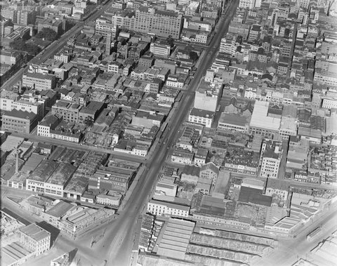 Melbourne from Queen Victoria Market, looking along Elizabeth Street, 1938