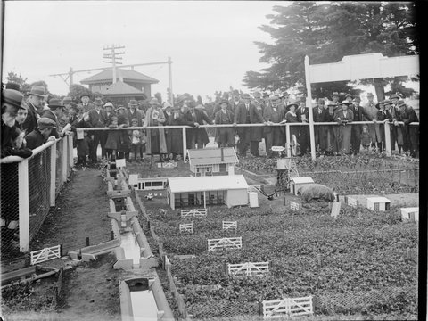 Model farm at Royal Melbourne Show 1929, 1900–40