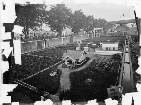 Model farm at Royal Melbourne Show 1929, 1900–40