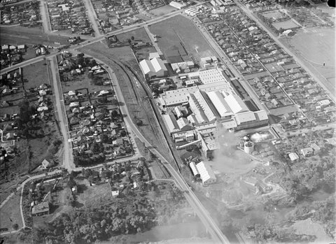 The Australian Paper Manufacturing mill, Fairfield, 1925–40