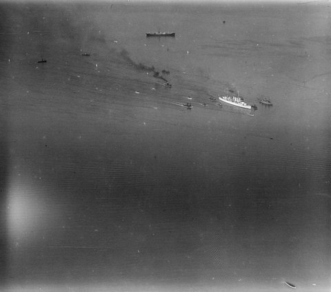 Ships carrying Henry, Duke of Gloucester to Melbourne for Centenary Celebrations, steaming in Port Phillip Bay, 1934