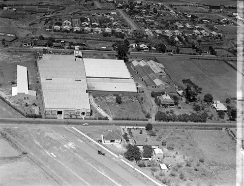 Albion Street, West Brunswick showing H. Eastgate P/L, furniture manufacturers at 509 and Lightning Fruit Grader Co. at 517, 1939