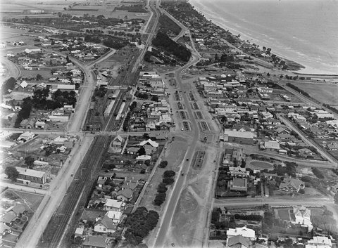 Mordialloc, showing Albert and Main Streets and Railway Station, 1925–40