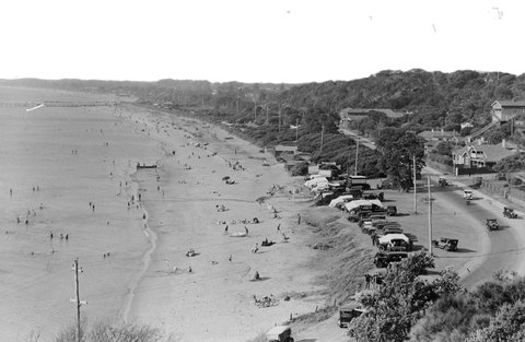 View of beach at Frankston, 1945–54