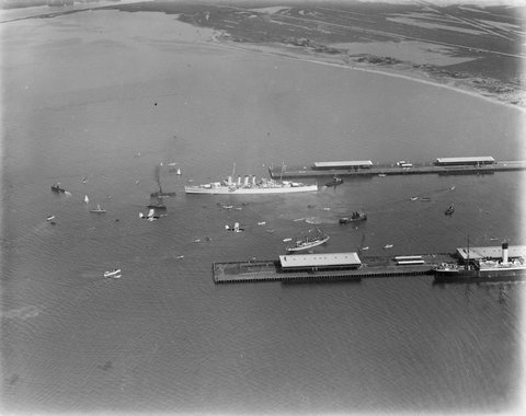 Arrival to Port Melbourne of Henry, Duke of Gloucester, for Centenary Celebrations, 1934