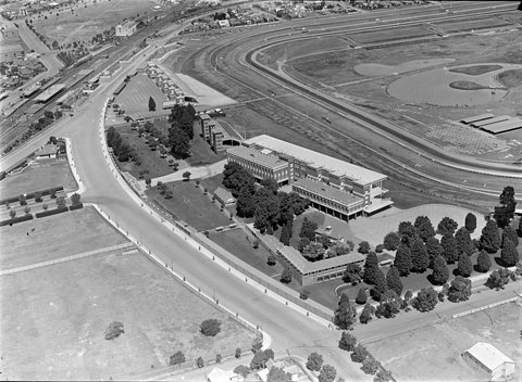 Caulfield Racecourse, including Station Street, 1925–33