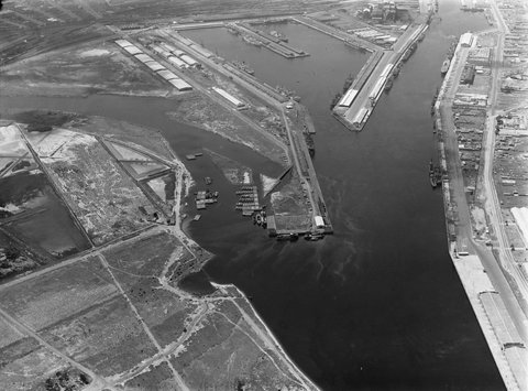 Victoria Dock Melb [i.e. Melbourne], 1946