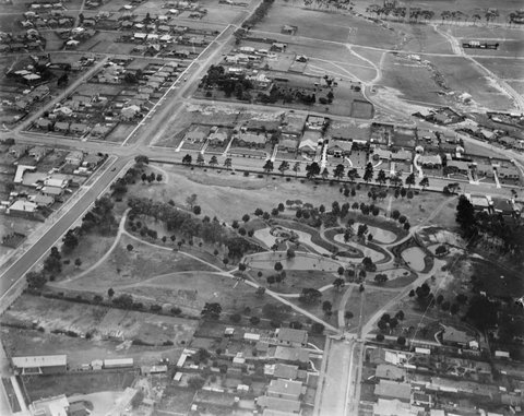 [Woodlands Park, Essendon, looking north up Carnavon Rd.], 1930–40
