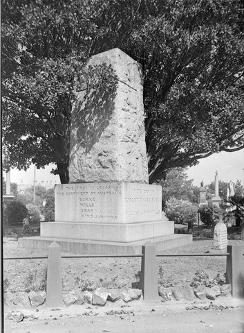 Burke, Wills, Gray and King Grave, Melbourne General Cemetery, 1945–54