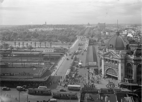 St. Kilda Road, Melbourne. Elevated view from corner Swanston and Flinders, looking across Princes Bridge to station, 1945–54