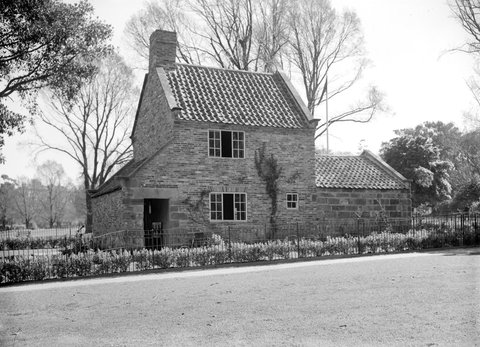 Captain Cook's Cottage, Fitzroy Gardens, 1945–54