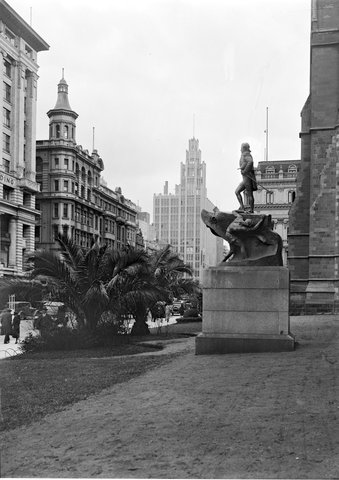 Matthew Flinders Statue, Swanston Street, 1945–54