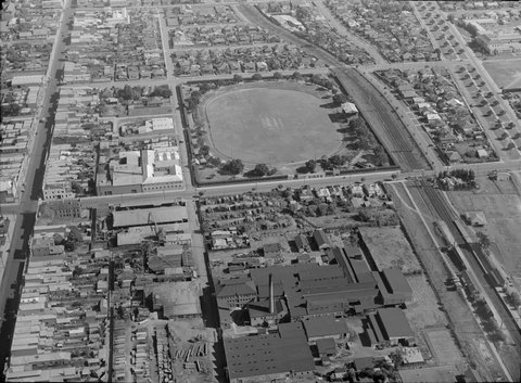Aerial view of Preston, looking south showing Cramer St. Oval, 1948
