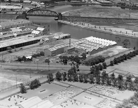 Railway bridge over Maribyrnong River, Mimosa Wool Scourers at Hobsons Road Kensington in foreground, 1939